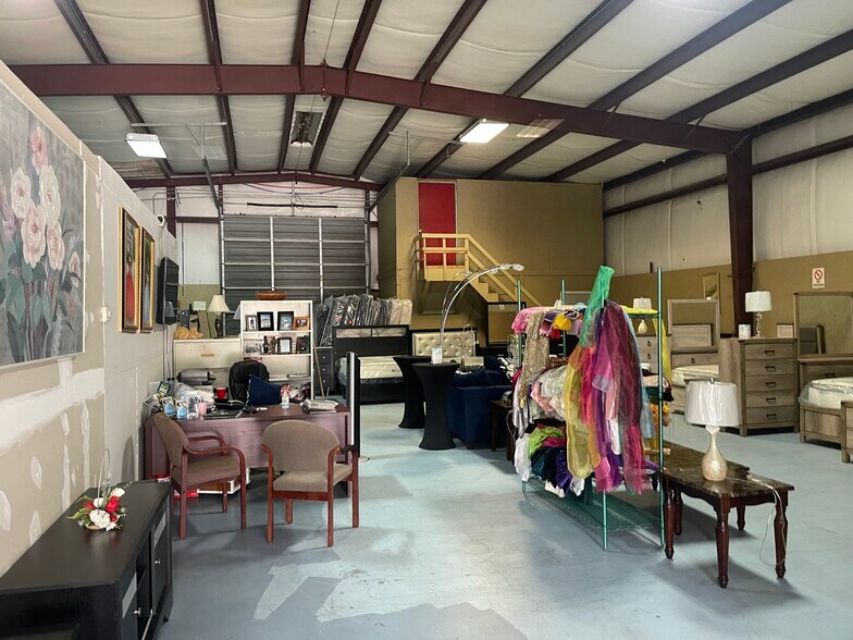 More Photos Of 461 W Gulf Bank Rd, Houston General Retail For Lease