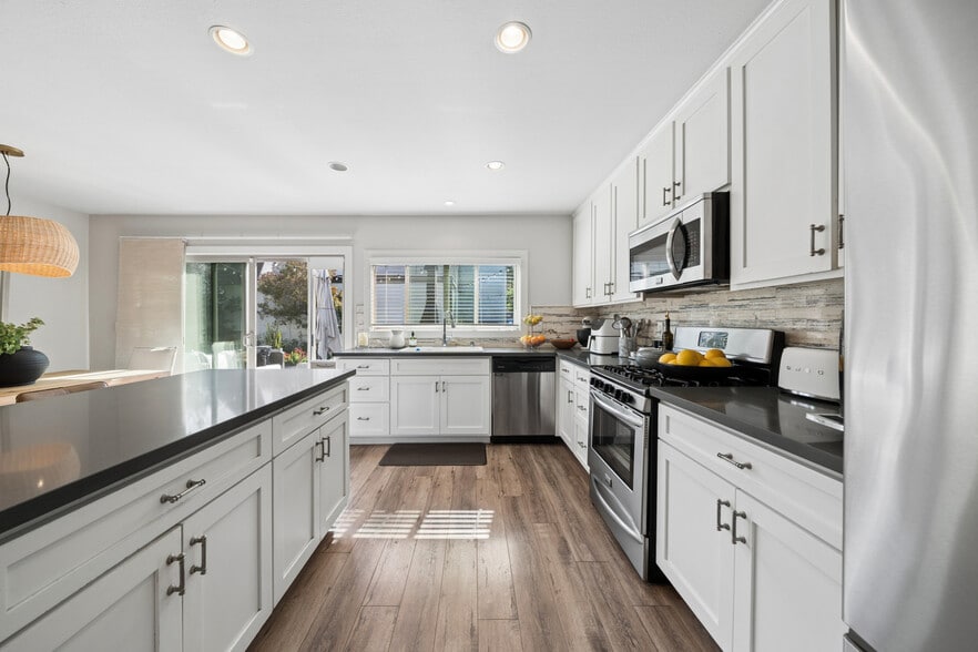 More Photos Of 2048 Garden Ln, Costa Mesa Multifamily For Sale