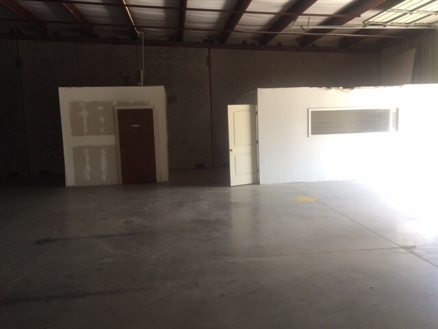 More Photos Of 1718 N Closner Blvd, Edinburg Warehouse For Lease