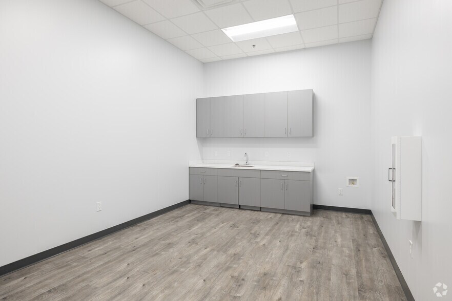 More Photos Of 5501 Lee Vista Blvd, Orlando Unknown For Lease