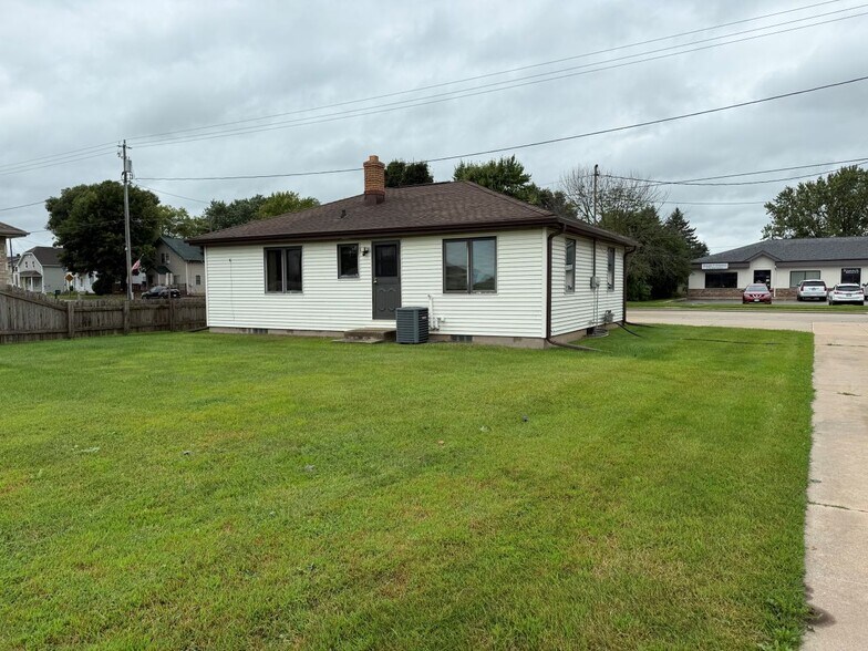 More Photos Of N4080 Hwy E, Freedom Office For Sale