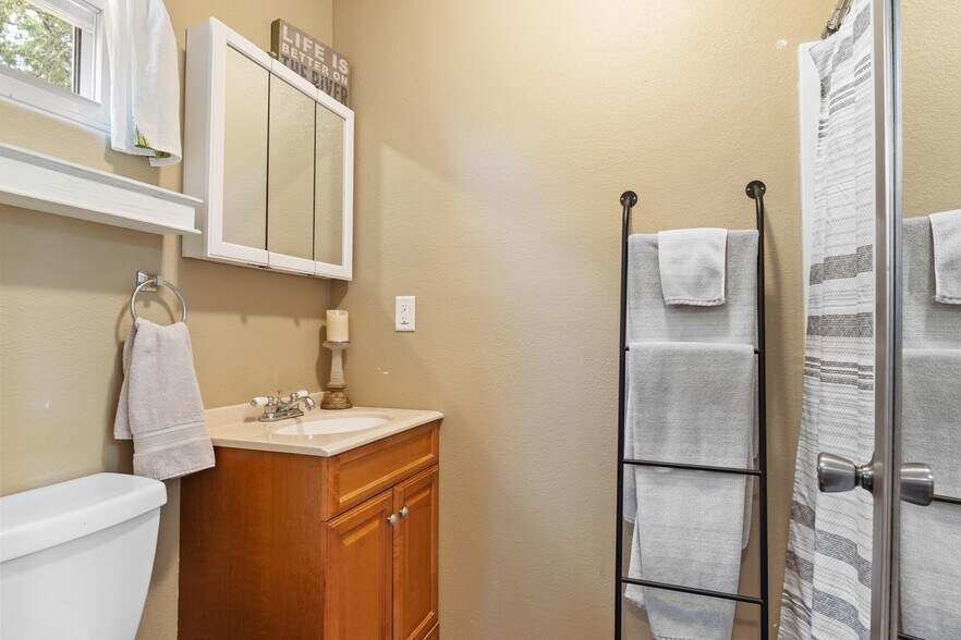 More Photos Of 10897 AR-5, Salesville Hotel For Sale