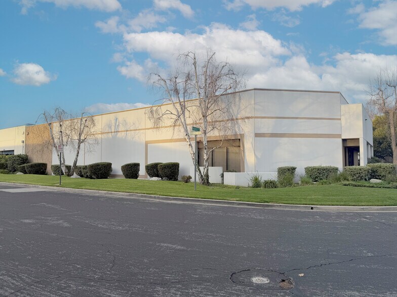 More Photos Of 12038 Hertz St, Moorpark Warehouse For Sale