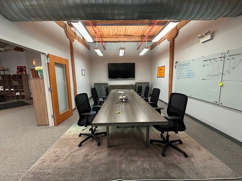 More Photos Of 700 N Sacramento Blvd, Chicago Loft Creative Space For Lease