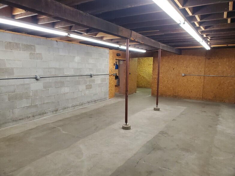 More Photos Of 802 Pierce St, Omaha Warehouse For Sale