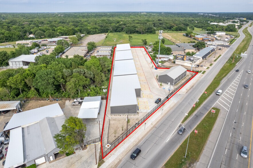 More Photos Of 8140 C F Hawn fwy, Dallas Light Distribution For Lease