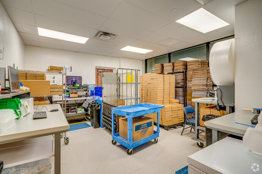 More Photos Of 711 E Carefree Hwy, Phoenix Unknown For Lease