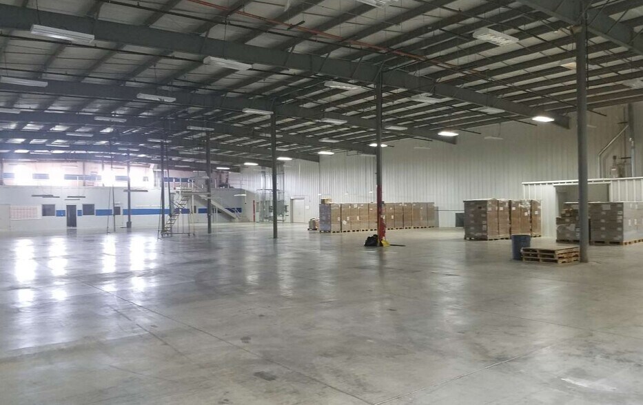 More Photos Of 1480 Independence Ave, Hartford Warehouse For Sale