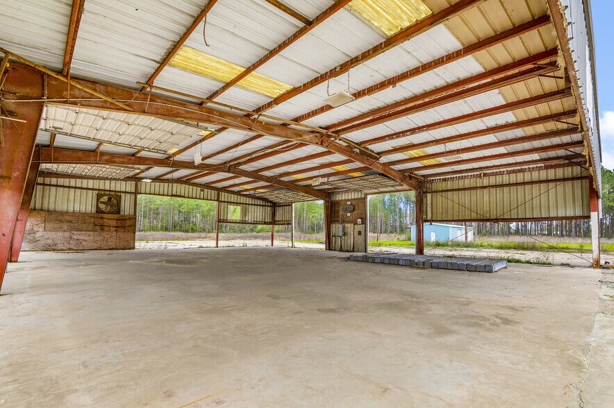 More Photos Of 21034 US Highway 96 S, Kirbyville Flex For Sale