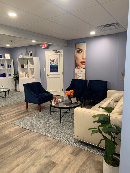 More Photos Of 300 Toll Gate Rd, Warwick Medical For Lease