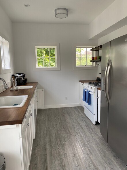 More Photos Of 11 Rector St, Sag Harbor Office Residential For Lease