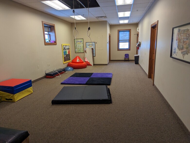 More Photos Of 733 N Main St, Bellevue General Retail For Sale