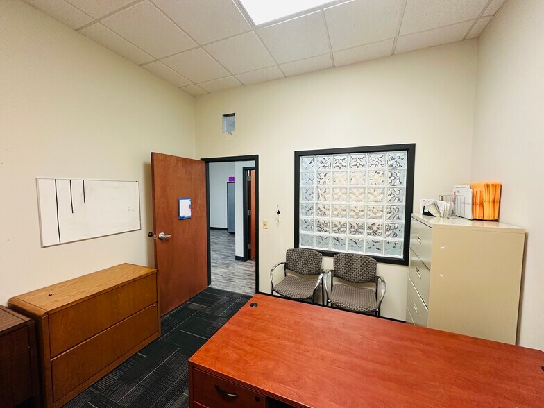 More Photos Of 12276 San Jose Blvd, Jacksonville Coworking Space