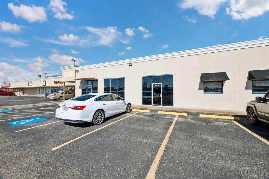 Primary Photo Of 1001-1023 S Broadway St, La Porte Storefront For Lease