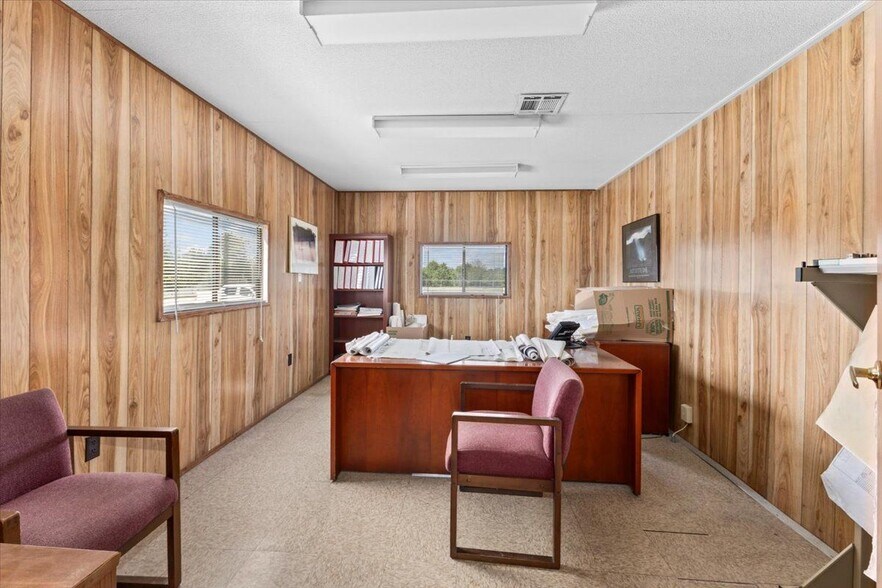 More Photos Of 1230 Pottertown Rd, Midway Distribution For Sale