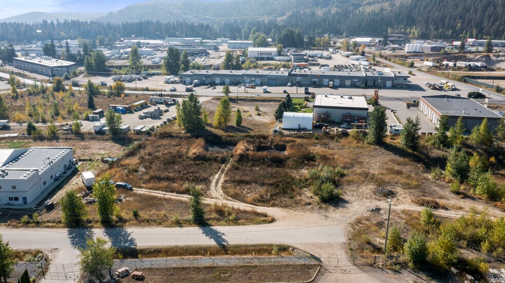 More Photos Of 4141 54 St SE, Salmon Arm Manufacturing For Sale