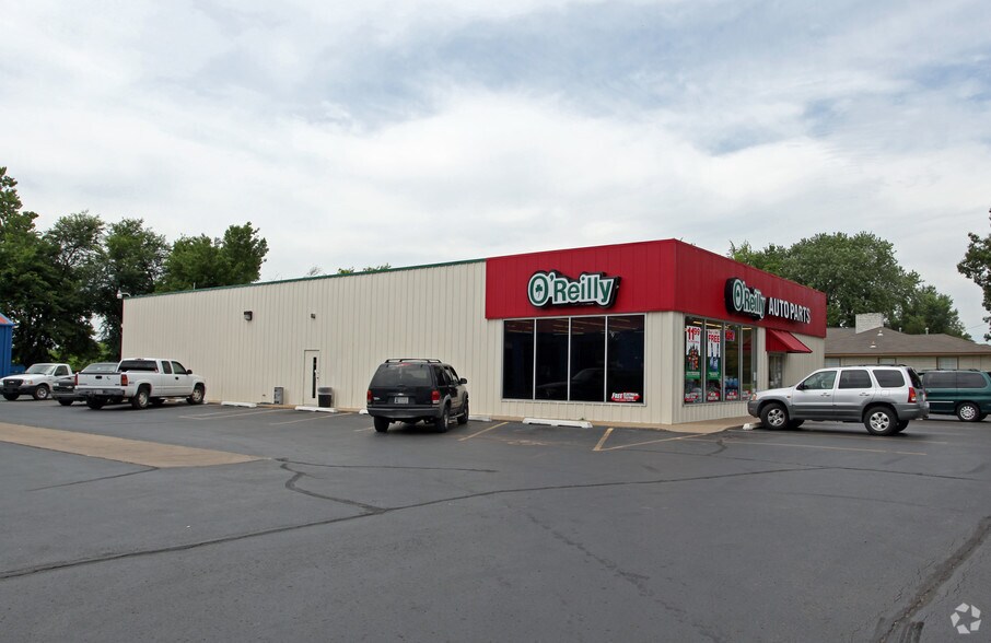 Primary Photo Of 1006 W Main St, Jenks General Retail For Sale