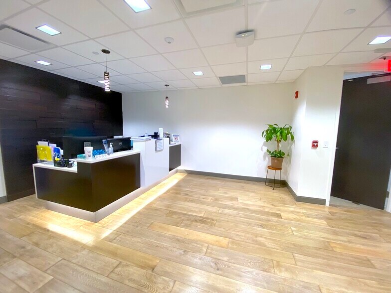 More Photos Of 1105-1129 Saxon Blvd, Orange City Office For Sale