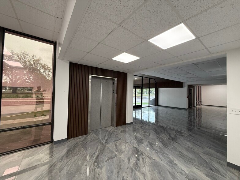 More Photos Of 900 N University Blvd, Jacksonville Medical For Lease