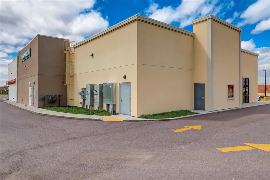 More Photos Of 2921 New Pinery Rd, Portage Fast Food For Lease