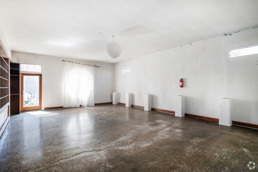 More Photos Of 2121 Lincoln Blvd, Venice Freestanding For Lease