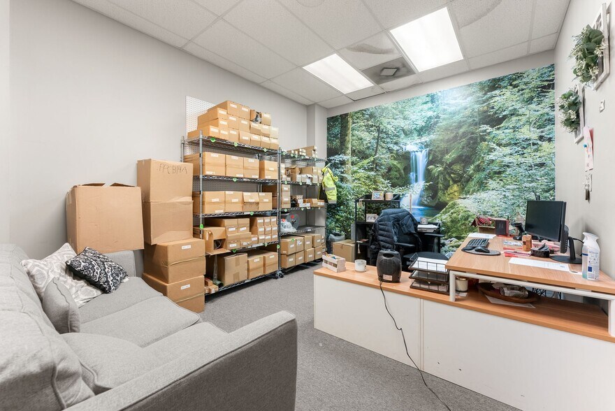 More Photos Of 3917 Old Flowery Branch Rd, Oakwood Flex For Lease