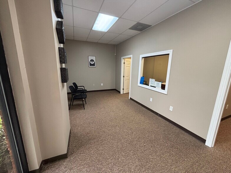 More Photos Of 108 Oak Park Dr, Irmo Office For Lease