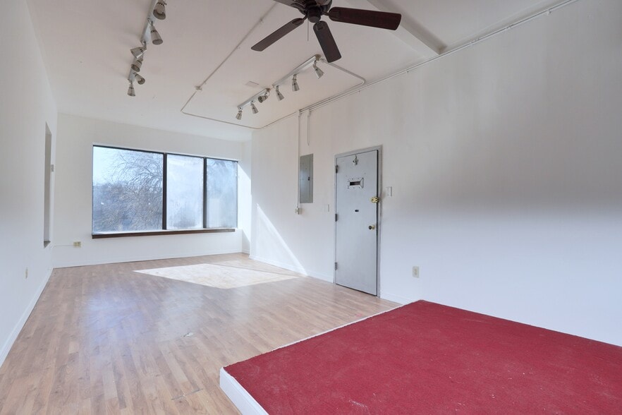 More Photos Of 225 34th St, Brooklyn Light Manufacturing For Lease