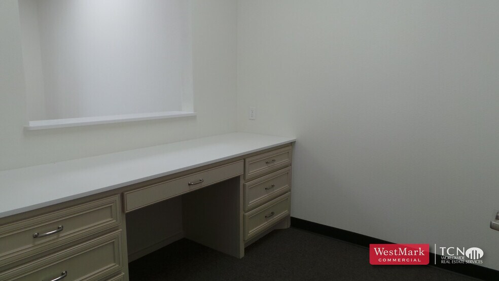 More Photos Of 5424 19th St, Lubbock Loft Creative Space For Sale