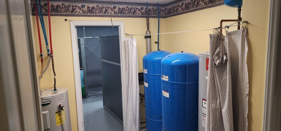 More Photos Of 4015 Fawnbrooke Dr, Indian Trail Veterinarian Kennel For Sale