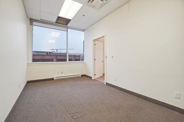 More Photos Of 4360 Ch de la Côte-de-Liesse, Mt Royal Showroom For Lease