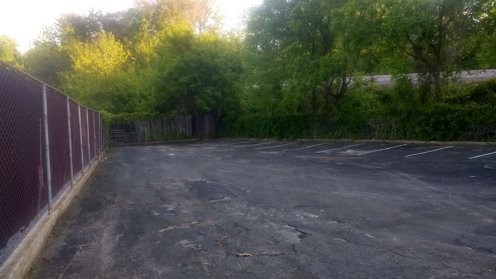 More Photos Of 7 Greenwood Pl, Pikesville Warehouse For Sale