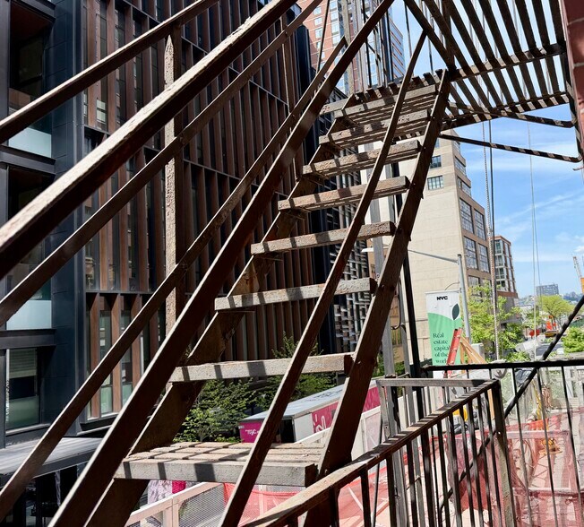 More Photos Of 525 W 29th St, New York Storefront Retail Residential For Sale