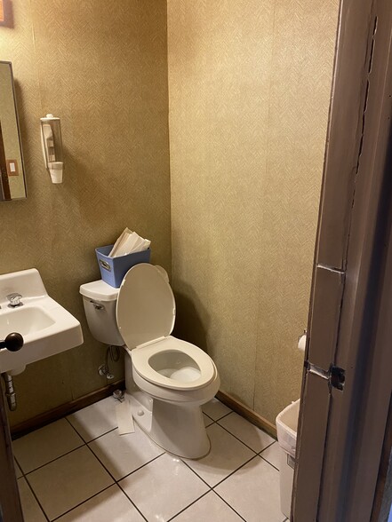 More Photos Of 1952 Bayshore Blvd, Dunedin Medical For Lease