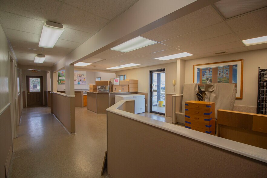 More Photos Of 32251 E Red Arrow Hwy, Paw Paw Veterinarian Kennel For Sale