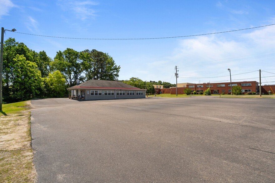 More Photos Of 120 Bank St, Sanford Restaurant For Sale