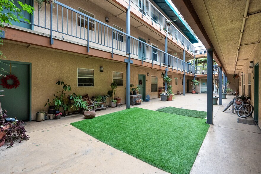 More Photos Of 1114-1116 Pacific Ave, Santa Cruz Apartments For Sale