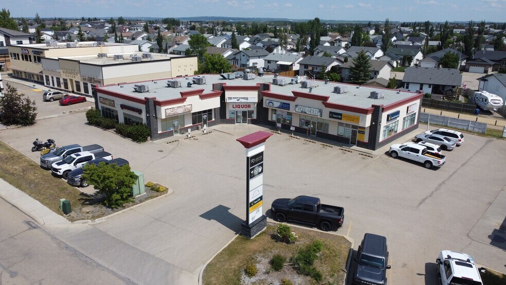 Primary Photo Of 5009 PArkwood Rd, Blackfalds Storefront For Sale