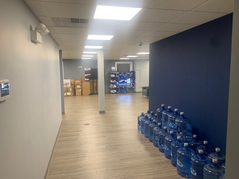 More Photos Of 10101 S Roberts Rd, Palos Hills Office For Sale