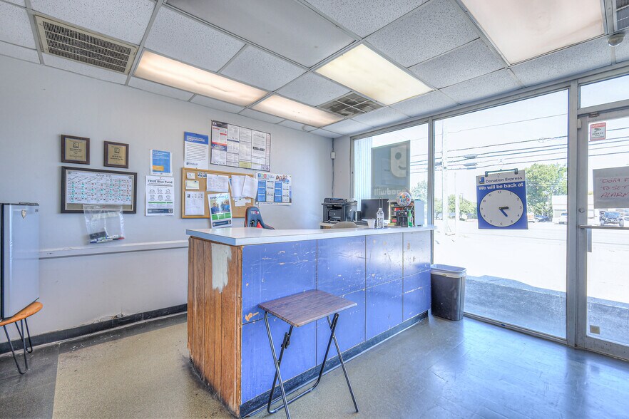 More Photos Of 327 W Main St, Hendersonville Freestanding For Sale