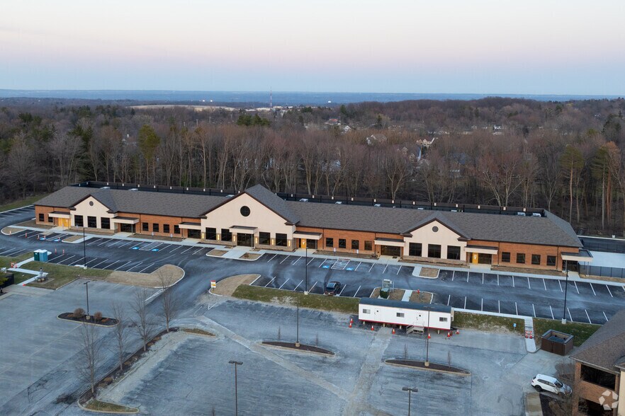 More Photos Of 8075 Town Centre Dr, Broadview Heights Flex For Lease