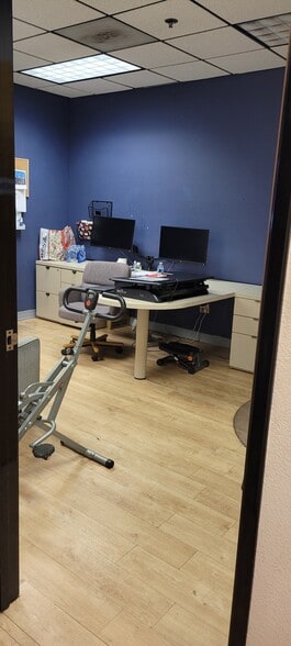 More Photos Of 601 Commerce Dr, Roseville Flex For Lease