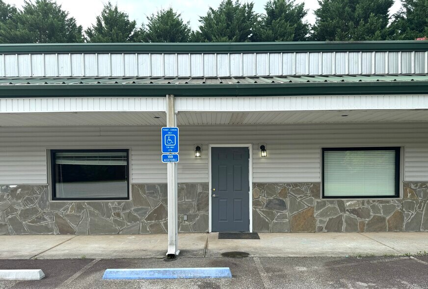 More Photos Of 144 Commerce Pky, Cornelia Flex For Sale