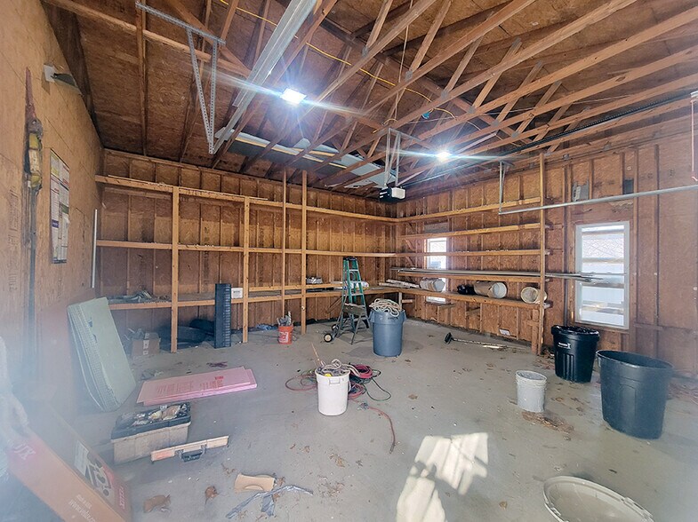 More Photos Of 8044 N Illinois St, Caseyville Office For Sale