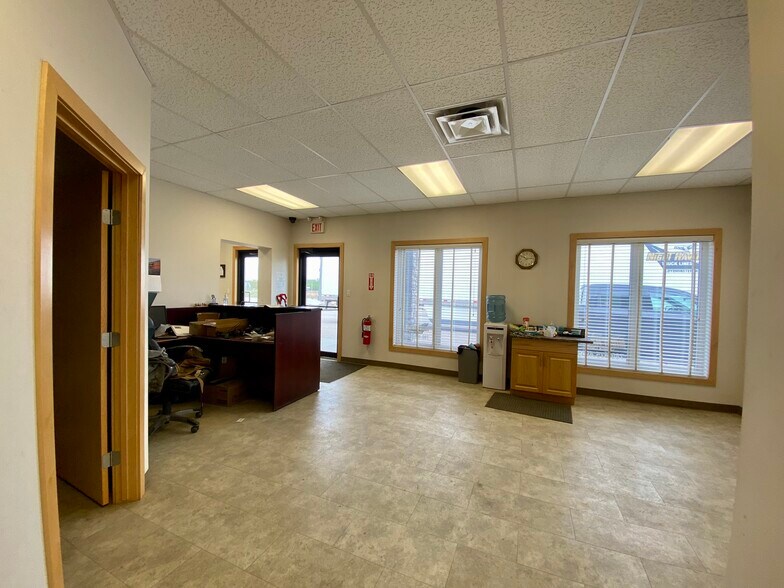 More Photos Of 6847 66 St, Lloydminster Manufacturing For Lease