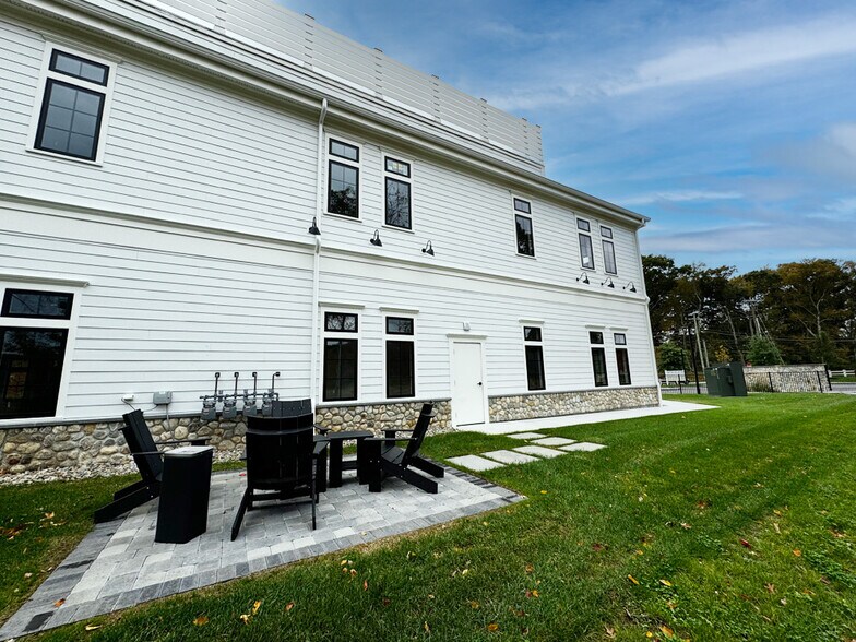 More Photos Of 215 Elm St, Old Saybrook Unknown For Lease