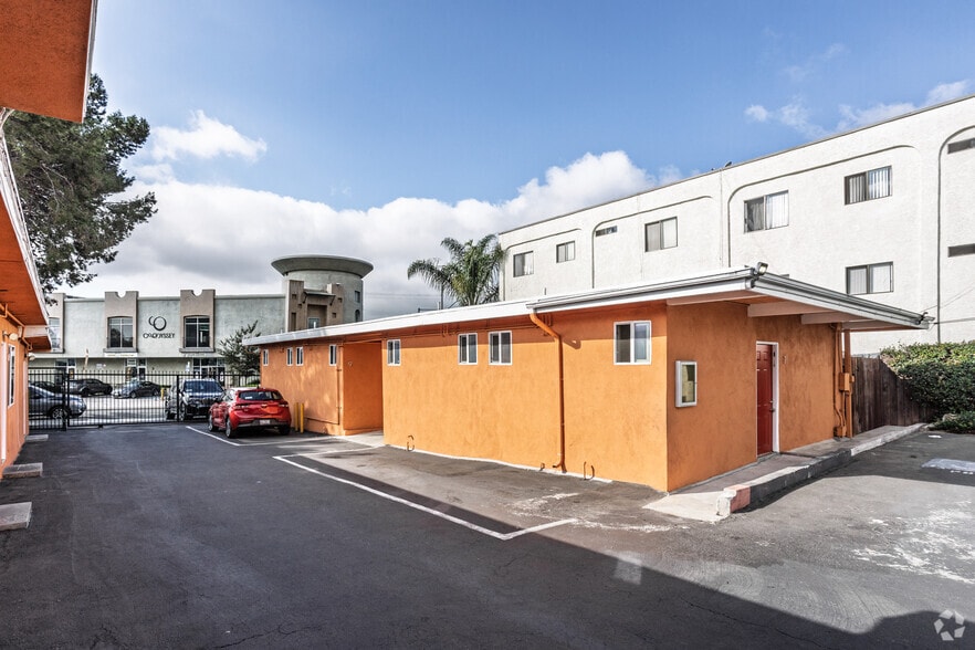 More Photos Of 509 Hyde Park Pl, Inglewood Apartments For Sale