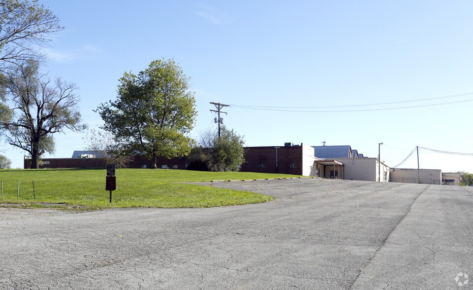 Primary Photo Of 701 Hodell St, Shelbyville Manufacturing For Lease