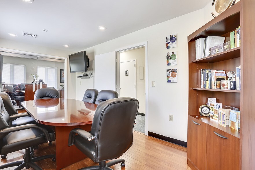 More Photos Of 7231-7243 Hanover Pky, Greenbelt Office For Lease