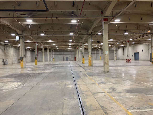 More Photos Of 4100 W 76th St, Chicago Manufacturing For Lease